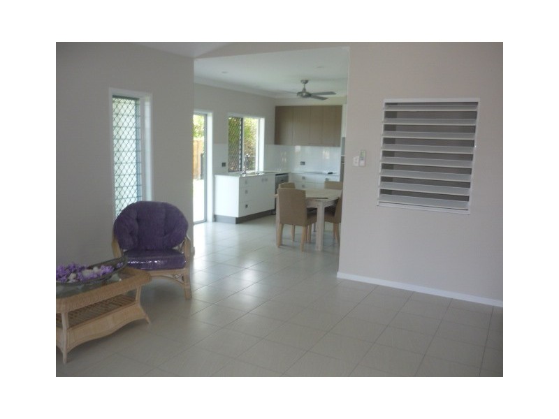 Bushland Beach QLD 4818