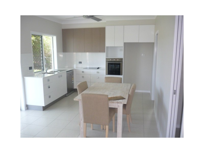 Bushland Beach QLD 4818