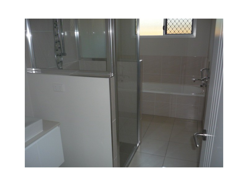 Bushland Beach QLD 4818