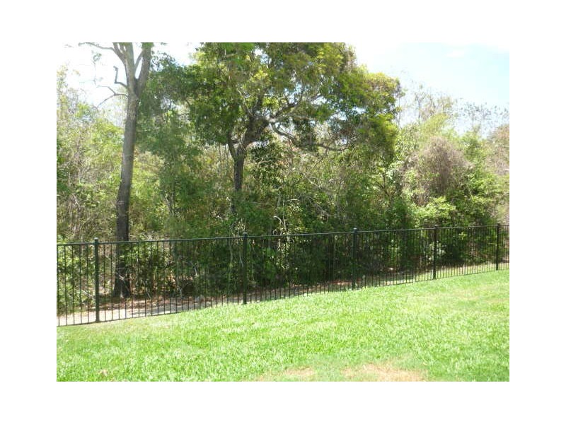 Bushland Beach QLD 4818