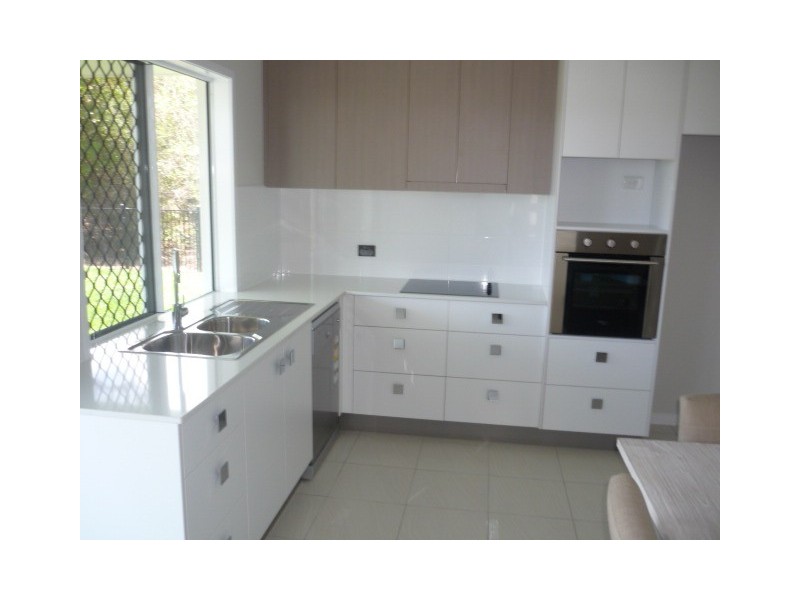 Bushland Beach QLD 4818