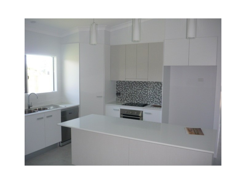 Bushland Beach QLD 4818