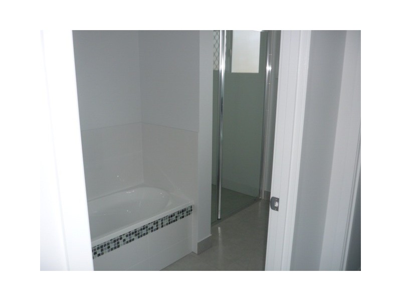 Bushland Beach QLD 4818