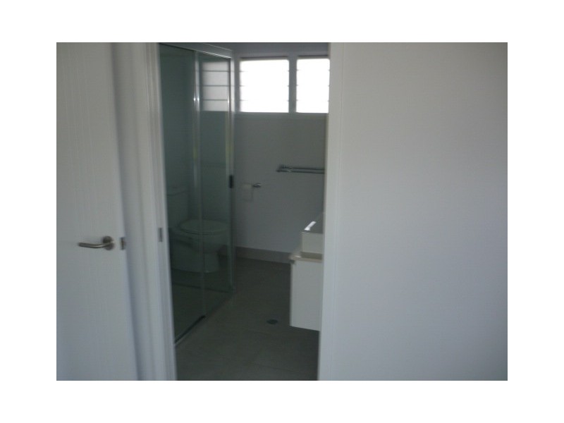 Bushland Beach QLD 4818