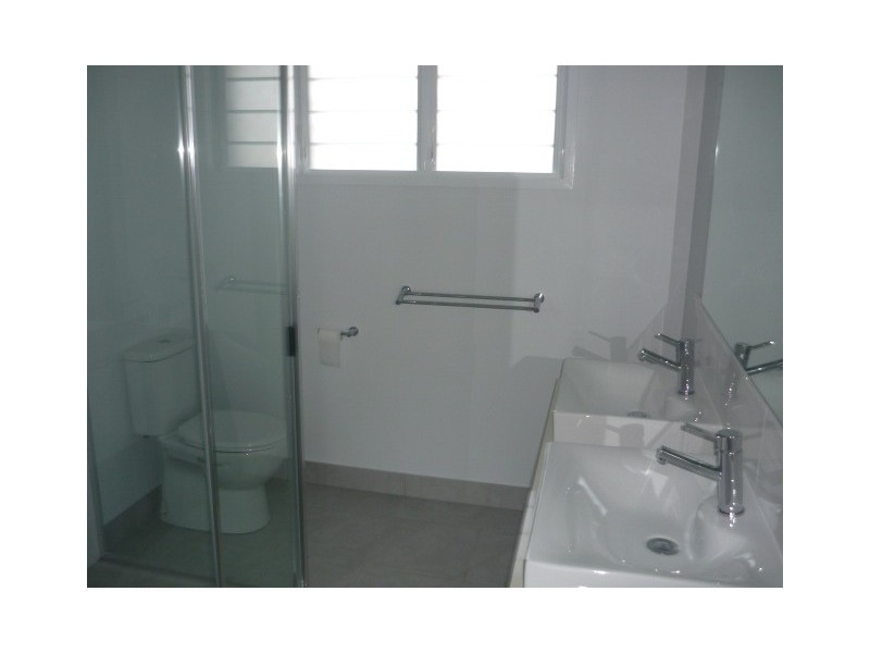 Bushland Beach QLD 4818