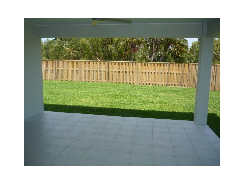 Bushland Beach QLD 4818