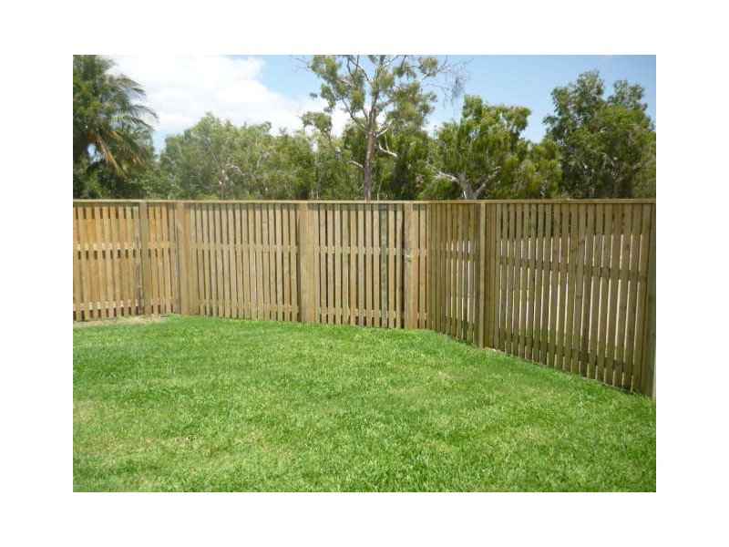 Bushland Beach QLD 4818