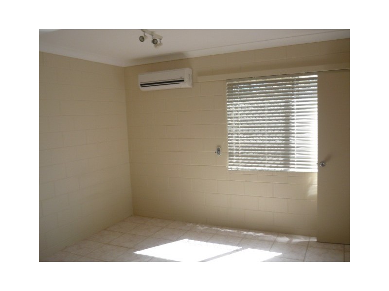 1/133 Howlett Street, Currajong QLD 4812