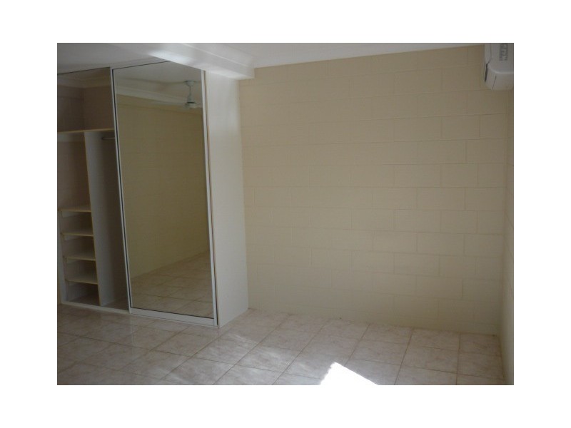 1/133 Howlett Street, Currajong QLD 4812