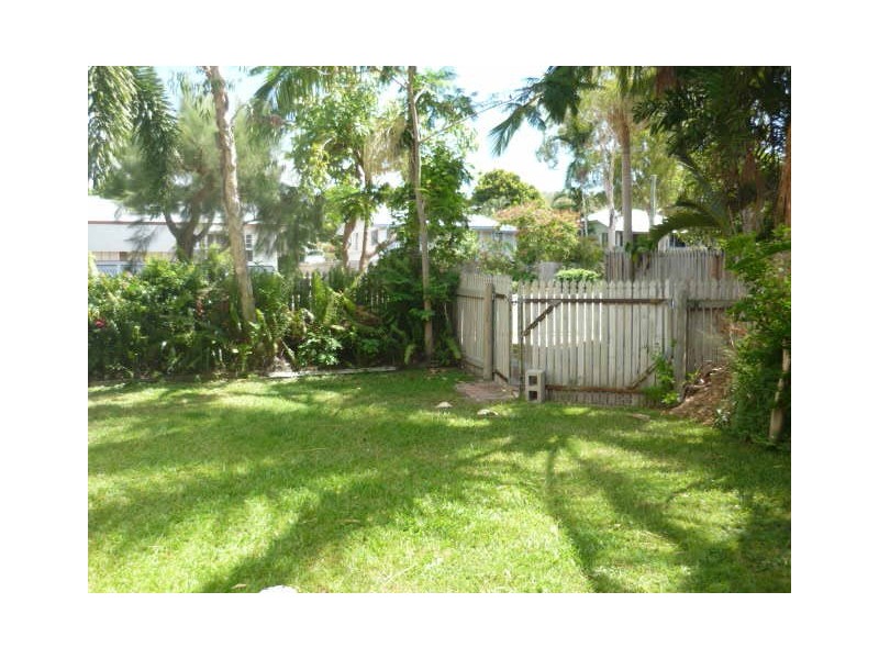 West End QLD 4810