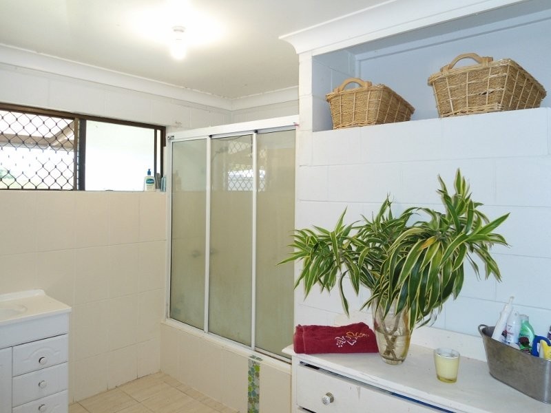 2 Brady Road, Oak Valley QLD 4811