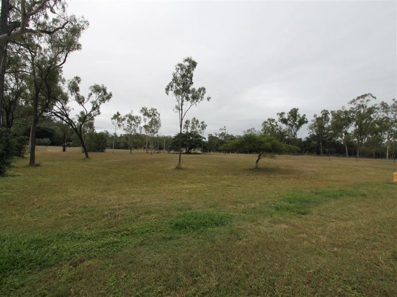 2 Brady Road, Oak Valley QLD 4811