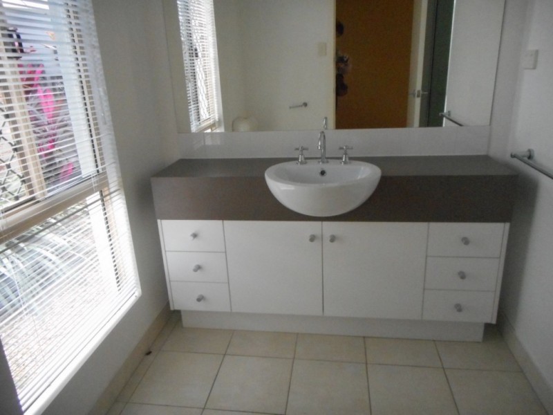 32 Dunlop Street, Kelso QLD 4815