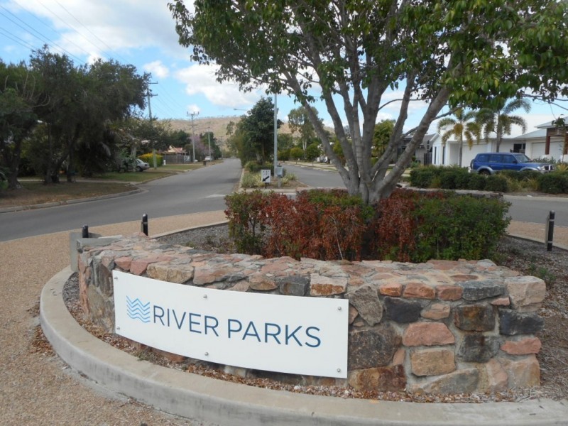 32 Dunlop Street, Kelso QLD 4815