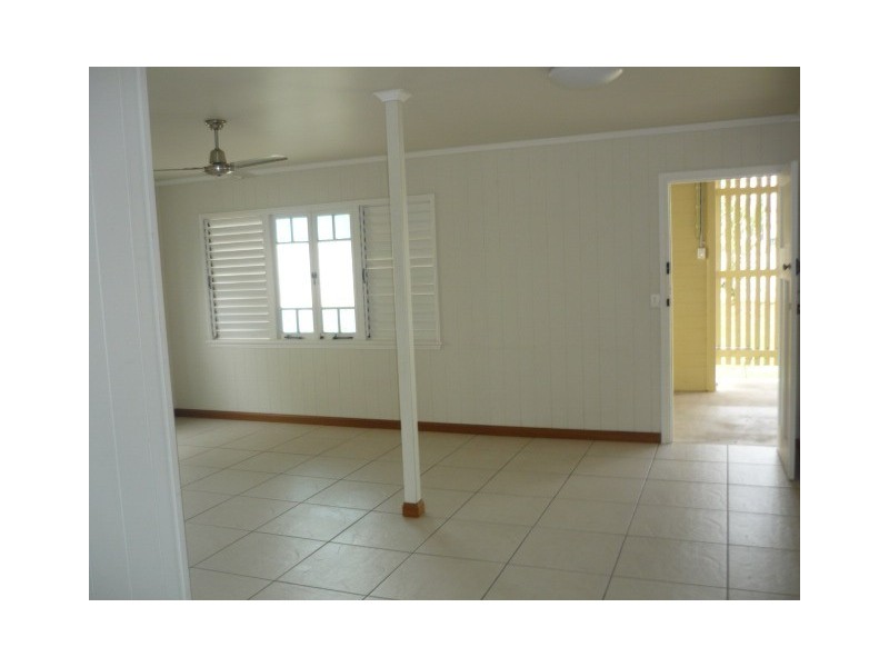 13 Park Lane, Hyde Park QLD 4812