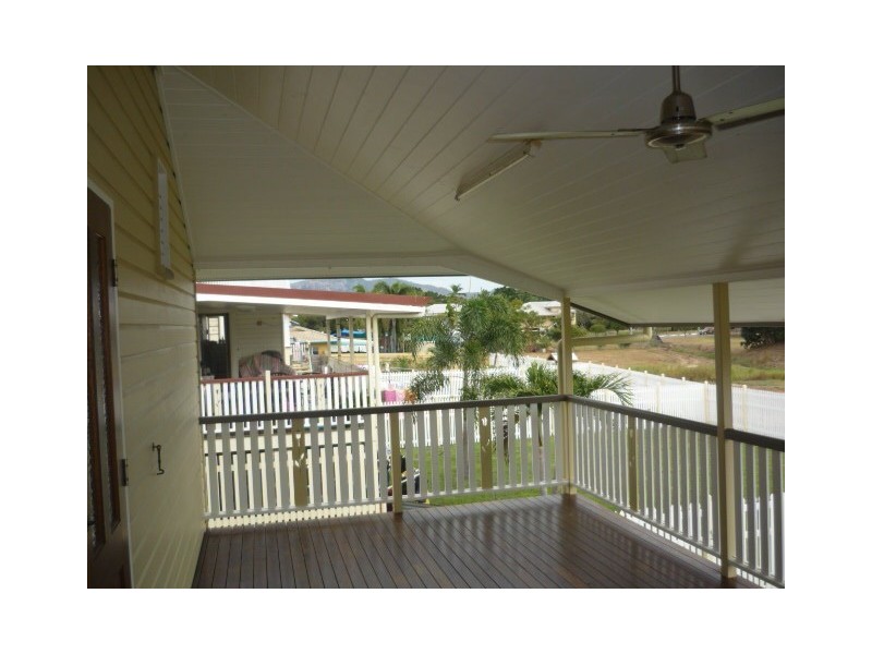 13 Park Lane, Hyde Park QLD 4812