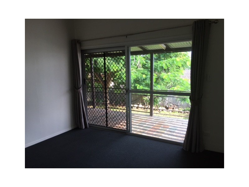 82 Francis St, West End QLD 4810