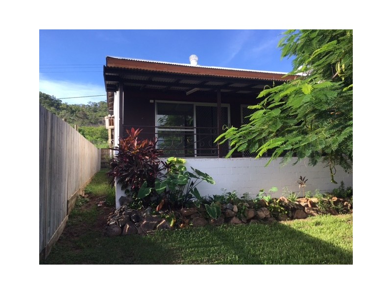 82 Francis St, West End QLD 4810