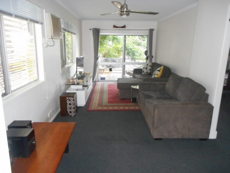 82 Francis St, West End QLD 4810