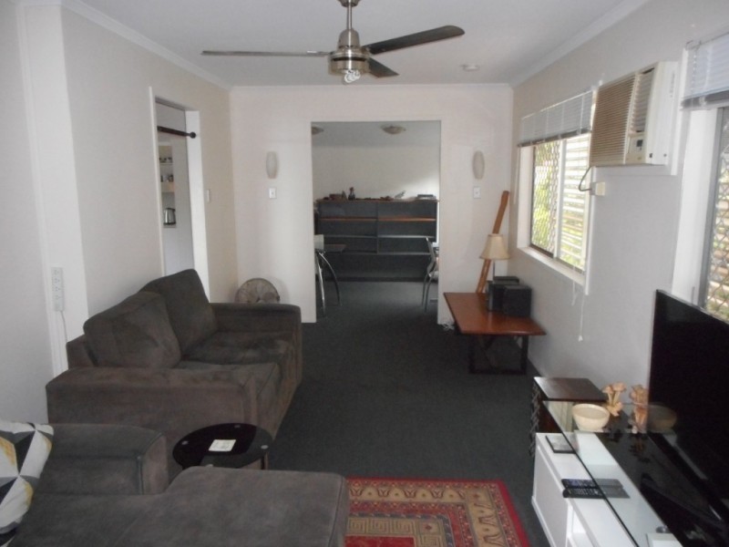 82 Francis St, West End QLD 4810