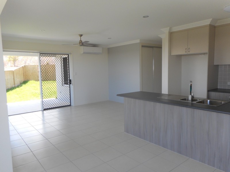 128 Kennard Circuit, Bushland Beach QLD 4818