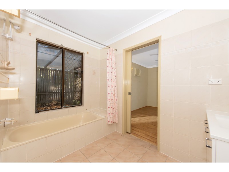 103 Mt Low Parkway, Mount Low QLD 4818