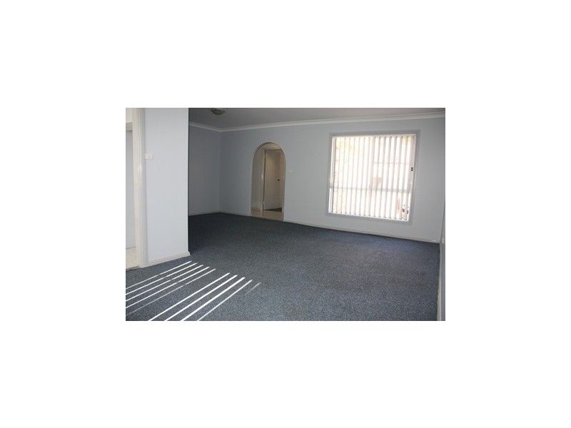 2/37 Burrabogee Road, Pendle Hill NSW 2145