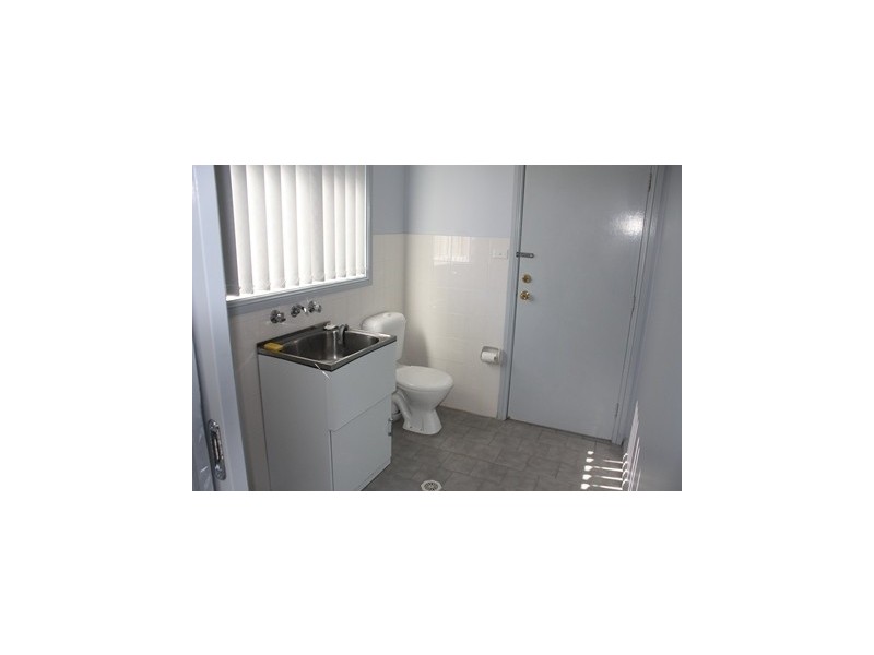 2/37 Burrabogee Road, Pendle Hill NSW 2145