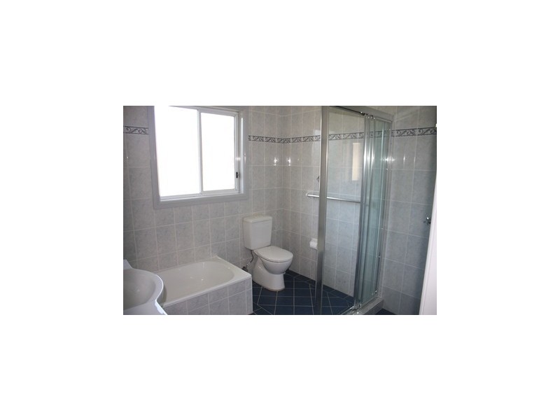 2/37 Burrabogee Road, Pendle Hill NSW 2145