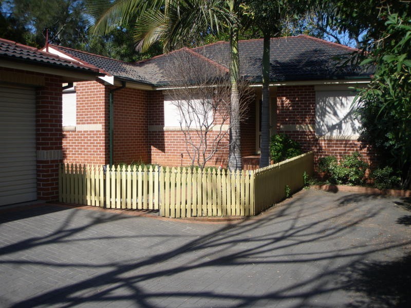 2D Rhodes Avenue, Guildford NSW 2161