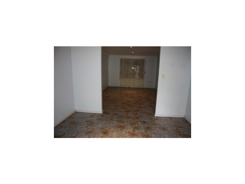 2D Rhodes Avenue, Guildford NSW 2161