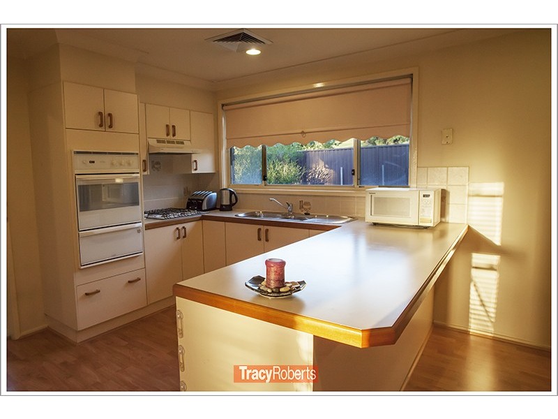 27 Hampton Crescent, Prospect NSW 2148