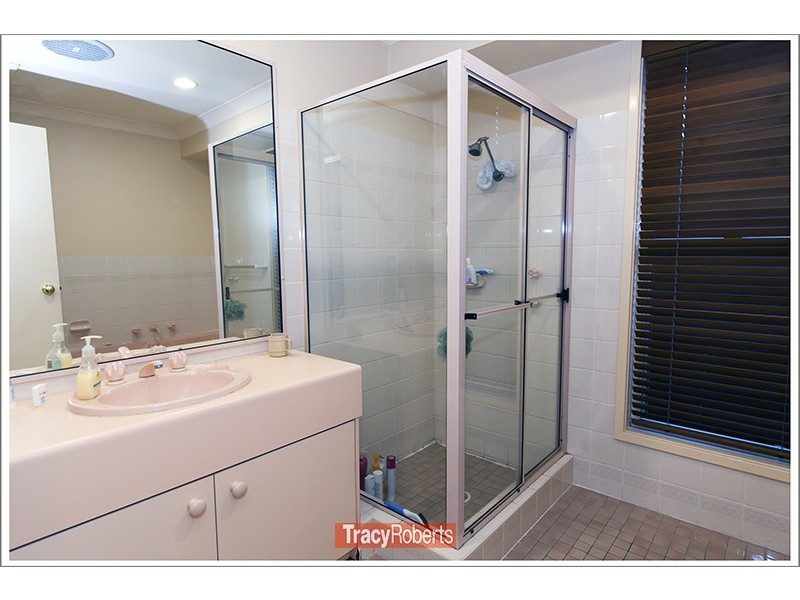 27 Hampton Crescent, Prospect NSW 2148