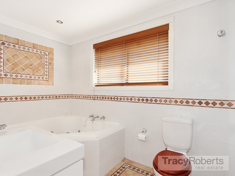 18 Hewitt St, Greystanes NSW 2145