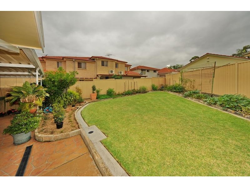 12 Oak Street, Greystanes NSW 2145