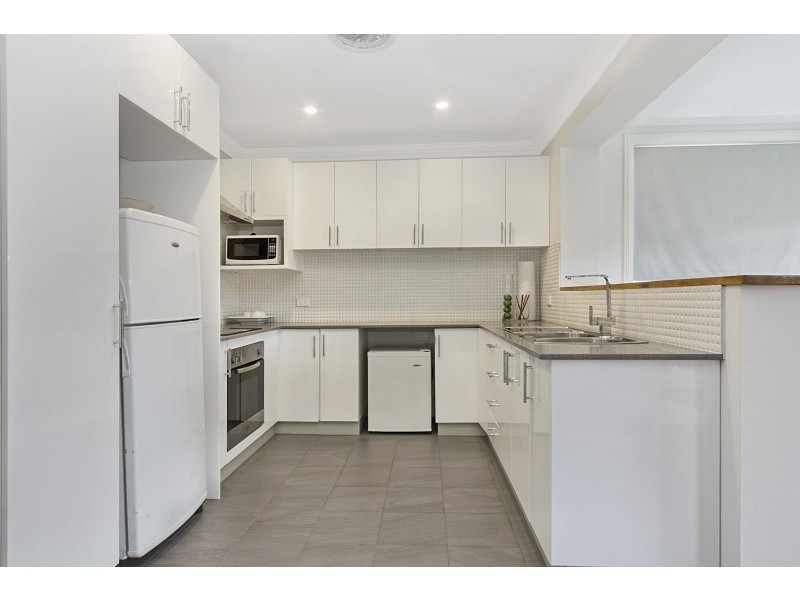 8 Simpson Street, Greystanes NSW 2145