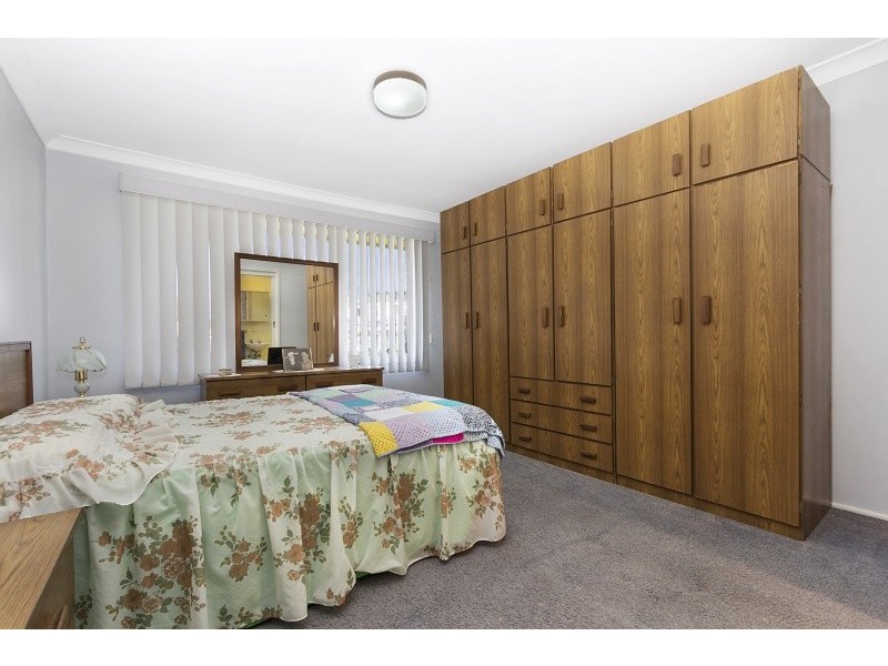 4 Rowe Pl, Greystanes NSW 2145