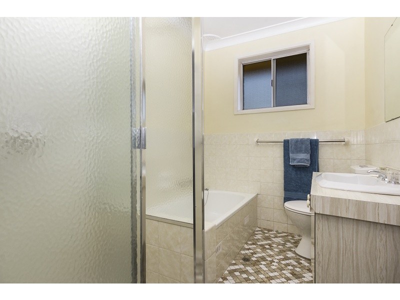 4 Rowe Pl, Greystanes NSW 2145