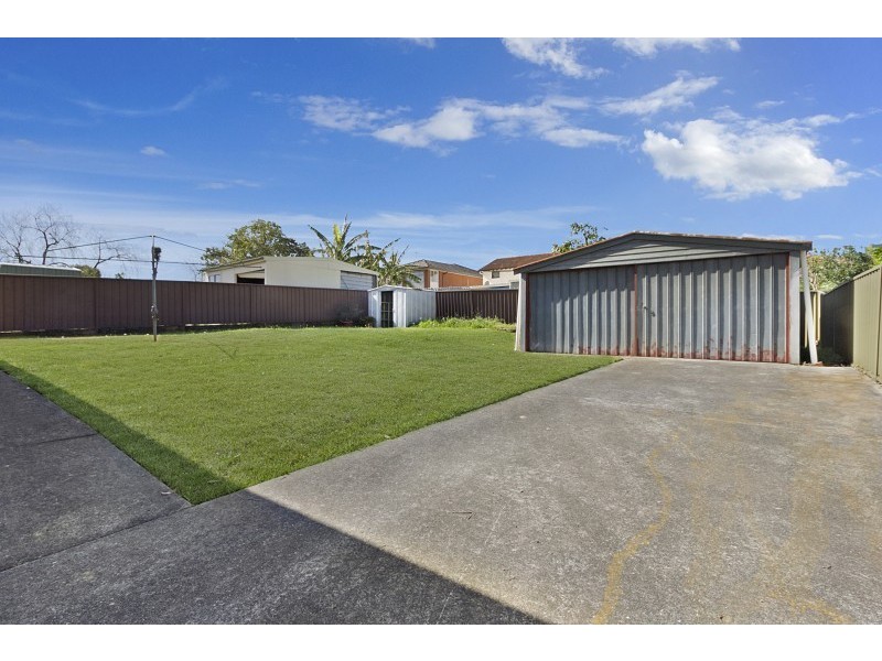 14 Warrumbungle St, Fairfield West NSW 2165