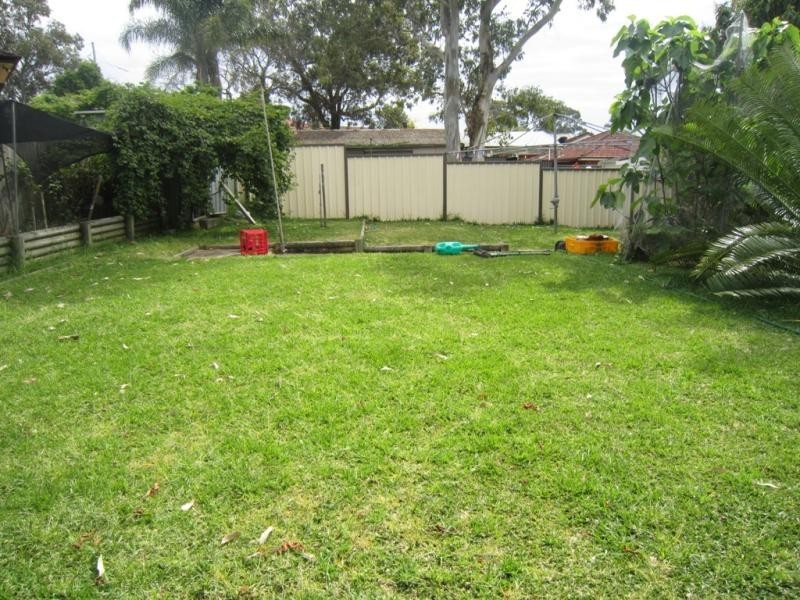 12 Orleans Crescent, Toongabbie NSW 2146