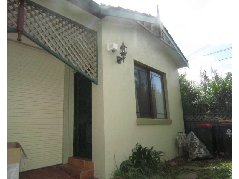 2/2 Napier Street, Mays Hill NSW 2145