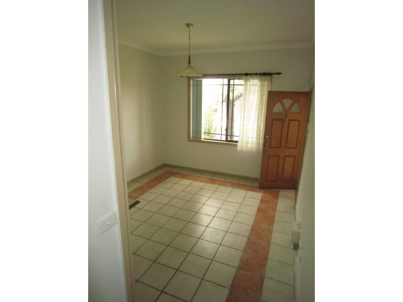 2/2 Napier Street, Mays Hill NSW 2145