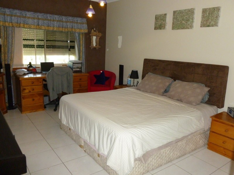 8 Oakwood Rd, Toongabbie NSW 2146