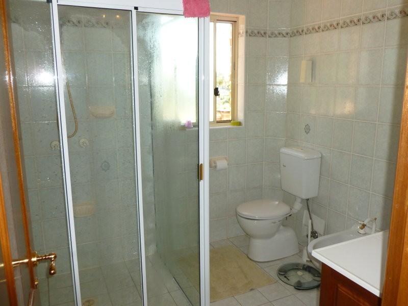 8 Oakwood Rd, Toongabbie NSW 2146