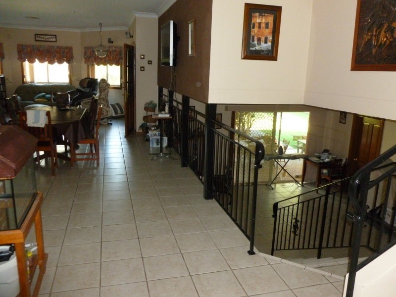 8 Oakwood Rd, Toongabbie NSW 2146