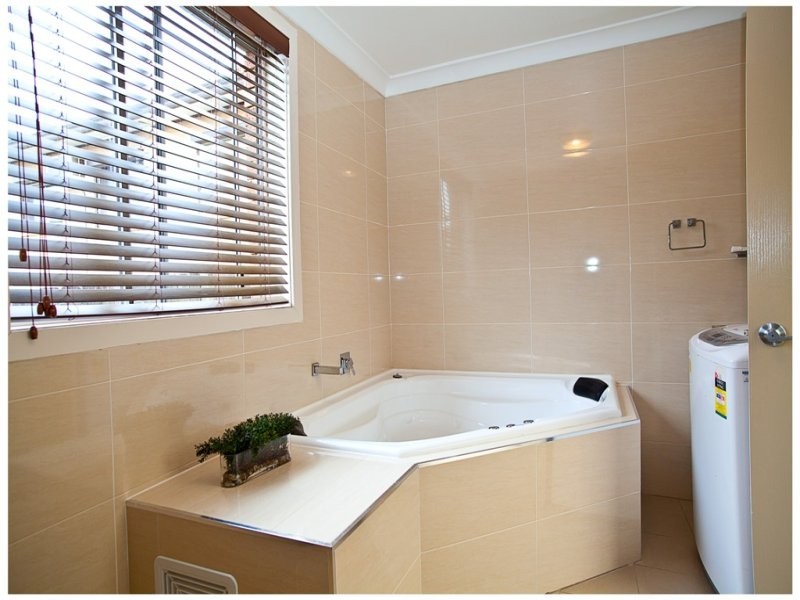 34 Arnett St, Pendle Hill NSW 2145