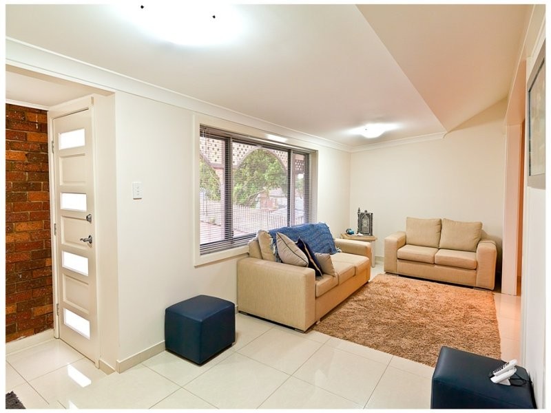 34 Arnett St, Pendle Hill NSW 2145