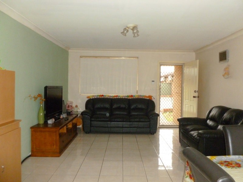 8/177-179 Targo Rd, Girraween NSW 2145