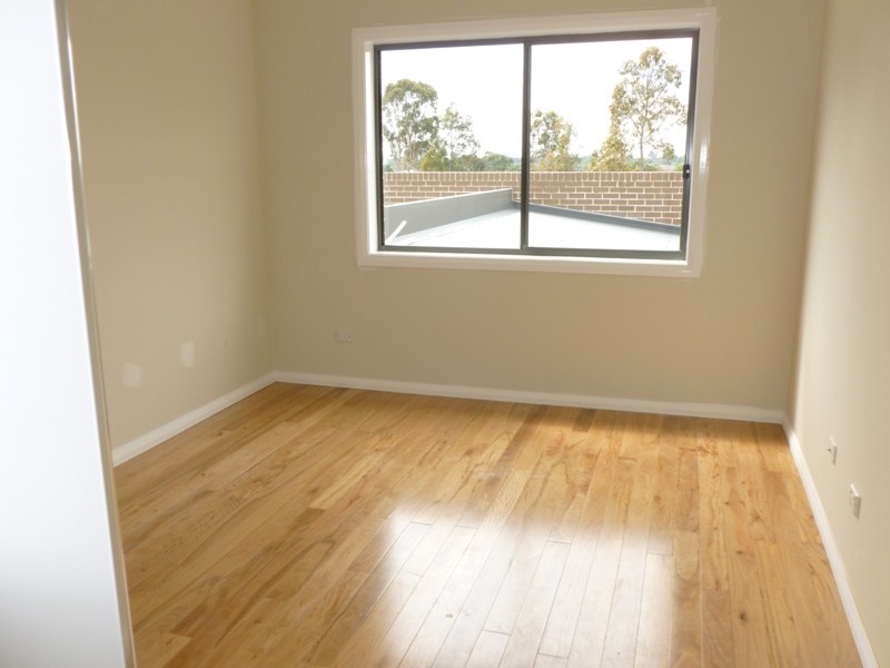 30 Hampden Rd, South Wentworthville NSW 2145