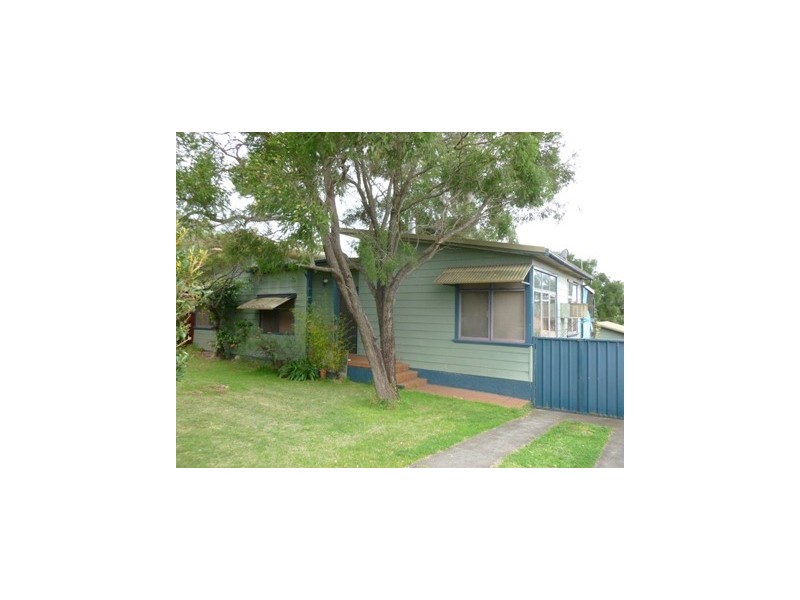 25 Binalong Rd, Pendle Hill NSW 2145